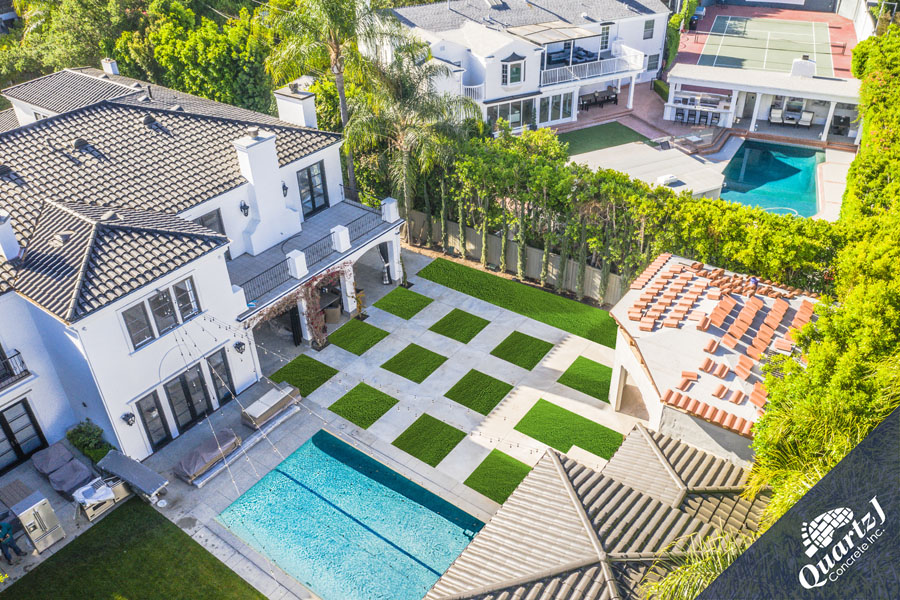 Encino Backyard – Squares & Turf Stripes